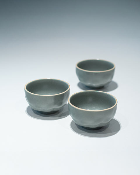 3 Noodle bowls with a dimpled ceramic finish in grey for hire